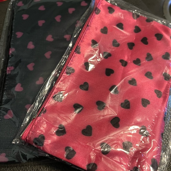 🌵. 2 Heart Pattern Cosmetic Bag Light Weight & Pouch W/ Zipper NWOT - Picture 3 of 4